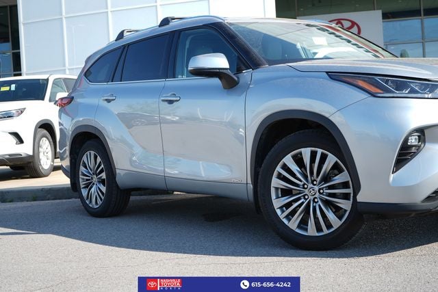 2022 Toyota Highlander Hybrid Platinum