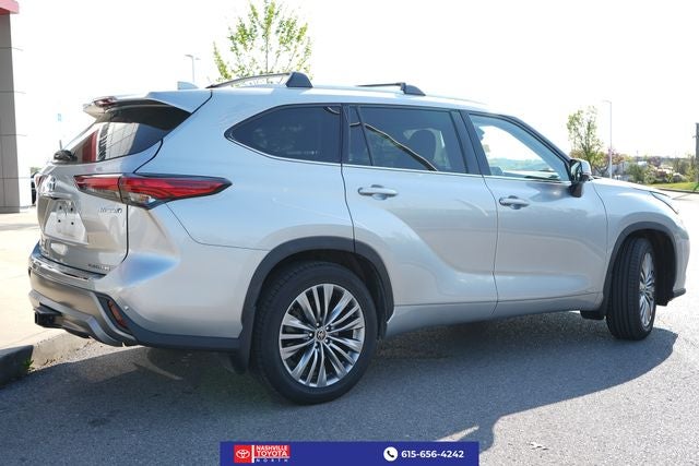 2022 Toyota Highlander Hybrid Platinum