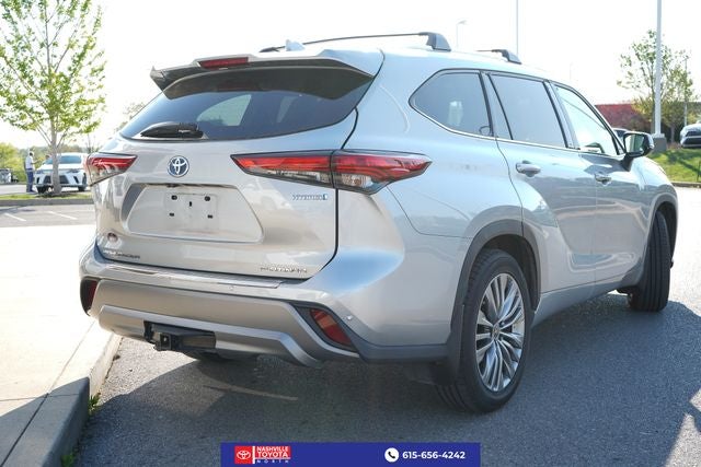 2022 Toyota Highlander Hybrid Platinum