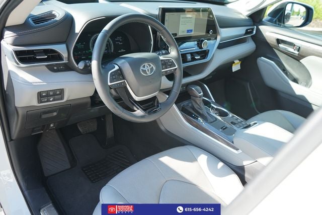 2024 Toyota Highlander Hybrid Platinum