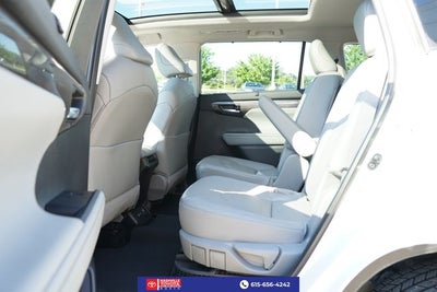 2024 Toyota Highlander Hybrid Platinum