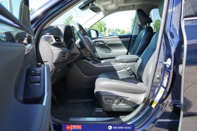 2022 Toyota Highlander Hybrid Platinum