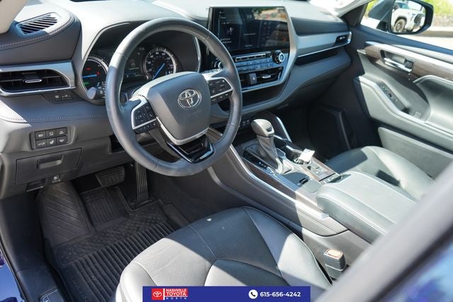 2022 Toyota Highlander Hybrid Platinum
