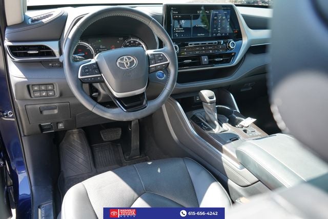 2022 Toyota Highlander Hybrid Platinum