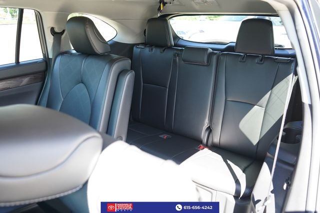 2022 Toyota Highlander Hybrid Platinum