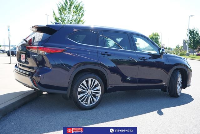2022 Toyota Highlander Hybrid Platinum