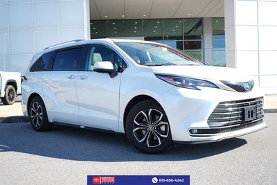 2025 Toyota Sienna Platinum 7 Passenger