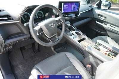 2025 Toyota Sienna Platinum 7 Passenger