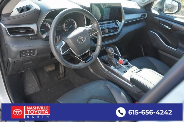 2022 Toyota Highlander Hybrid Platinum