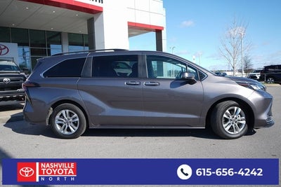 2023 Toyota Sienna XLE