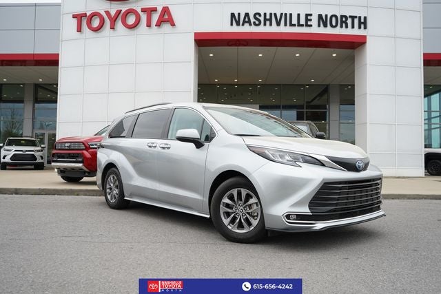 2023 Toyota Sienna XLE 8 Passenger