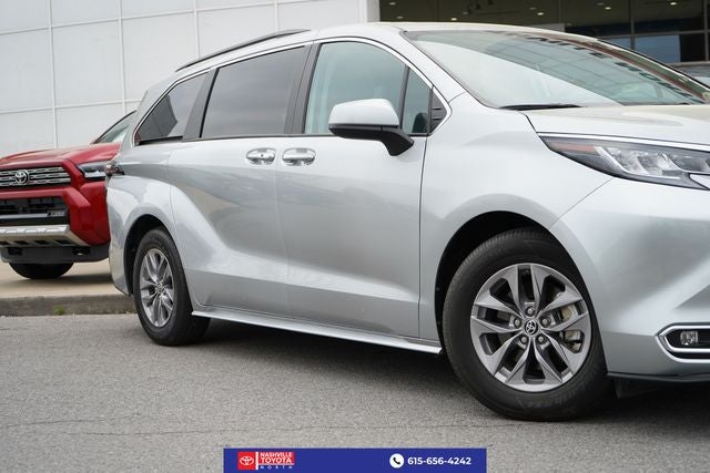 2023 Toyota Sienna XLE 8 Passenger