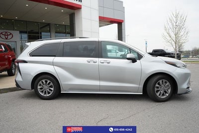 2023 Toyota Sienna XLE 8 Passenger