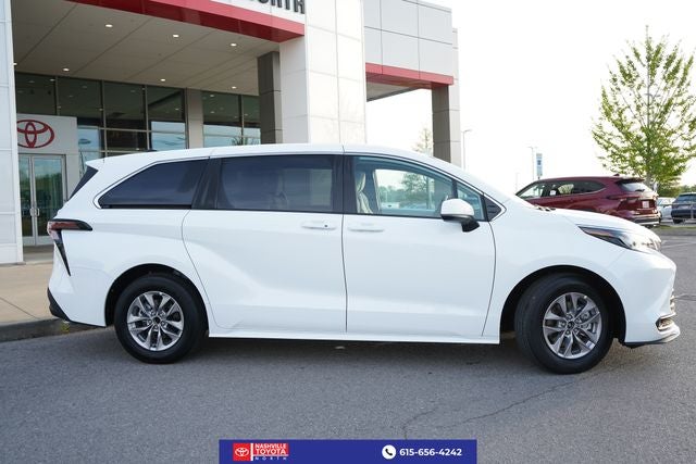 2026 Toyota Sienna LE 8 Passenger