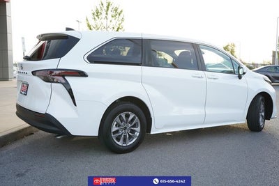2026 Toyota Sienna LE 8 Passenger