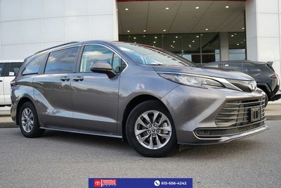 2022 Toyota Sienna LE 8 Passenger