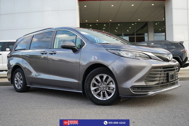 2022 Toyota Sienna LE 8 Passenger