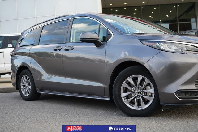 2022 Toyota Sienna LE 8 Passenger