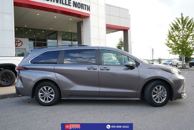 2022 Toyota Sienna LE 8 Passenger