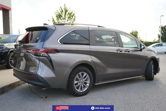 2022 Toyota Sienna LE 8 Passenger