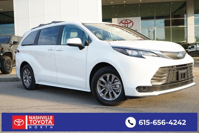 2025 Toyota Sienna LE 8 Passenger