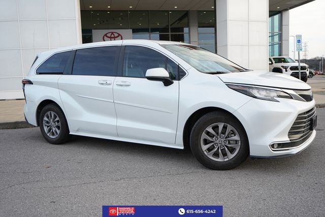 2022 Toyota Sienna XLE
