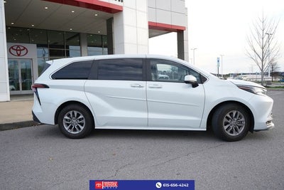 2022 Toyota Sienna XLE