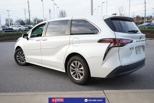 2022 Toyota Sienna XLE
